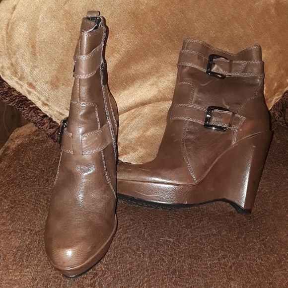 Boots - Picture 2 of 4